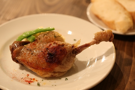 骨付きカモもも肉のコンフィ